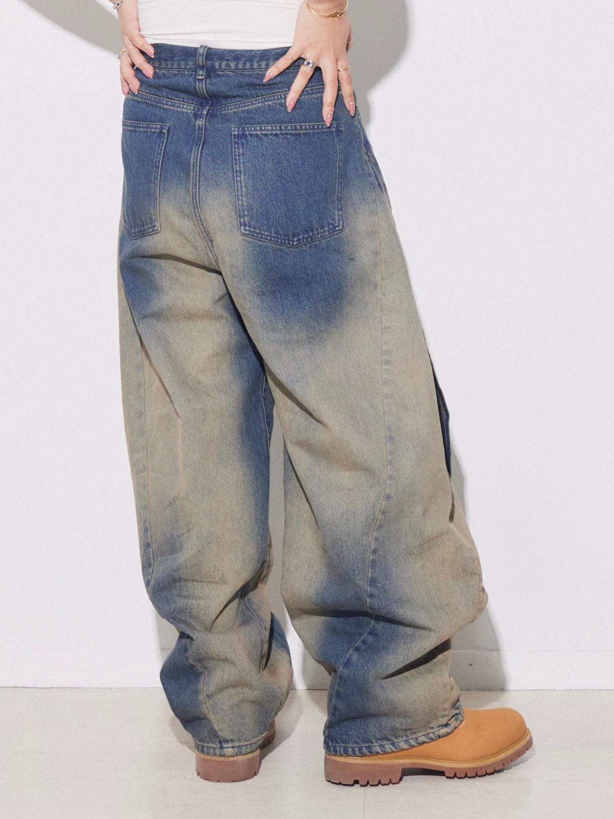 Dust Fade Curve Jeans