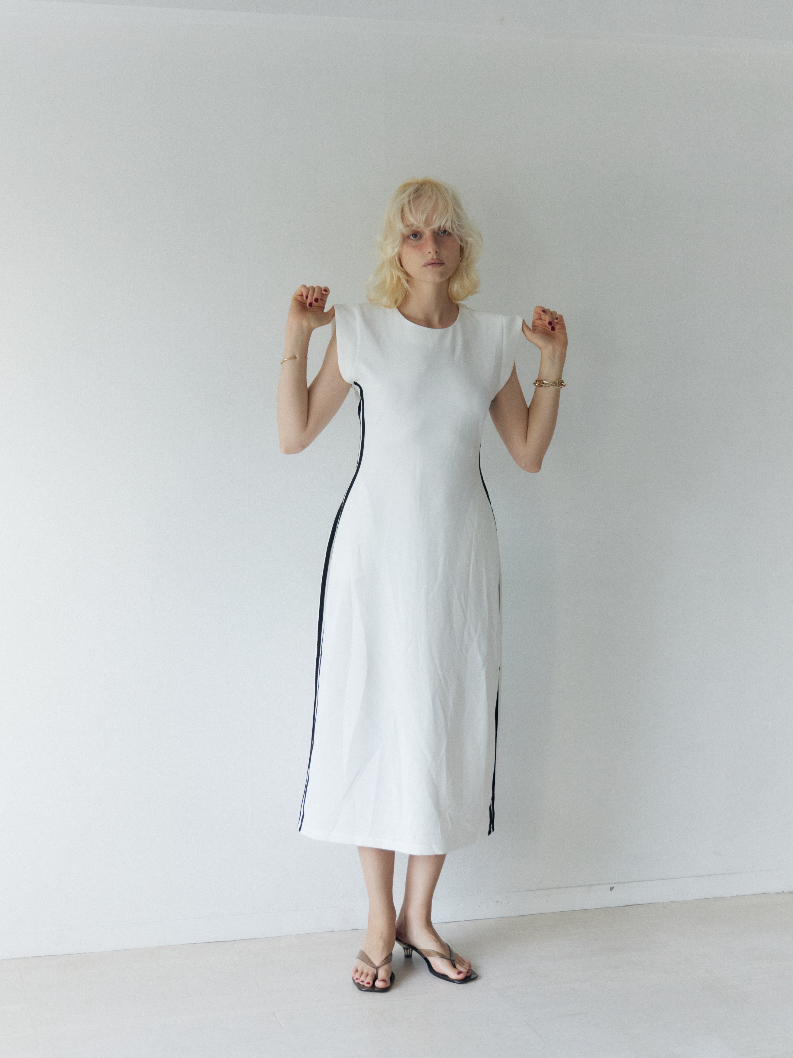Side Line Dress Set-up