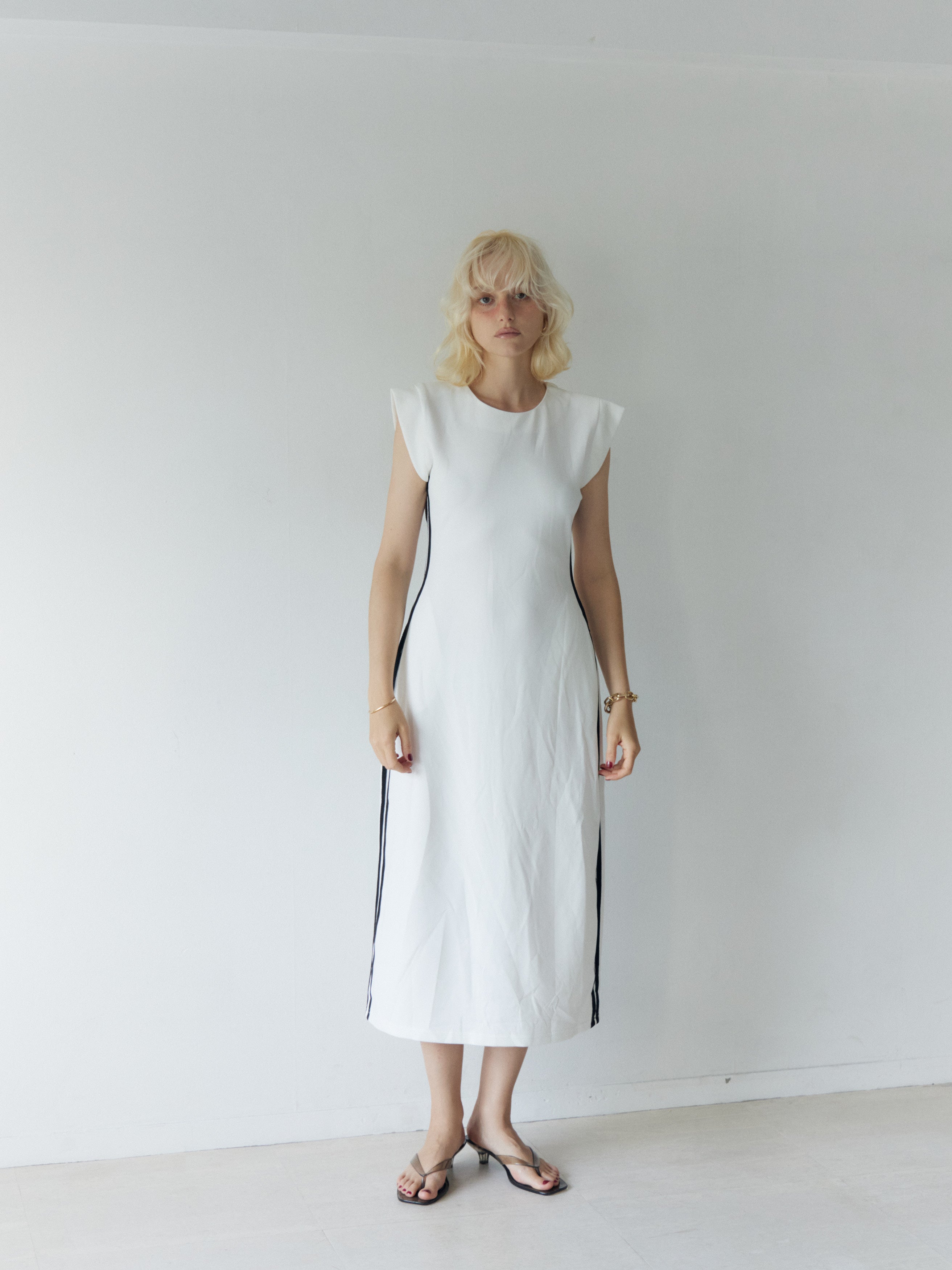 Side Line Dress Set-up