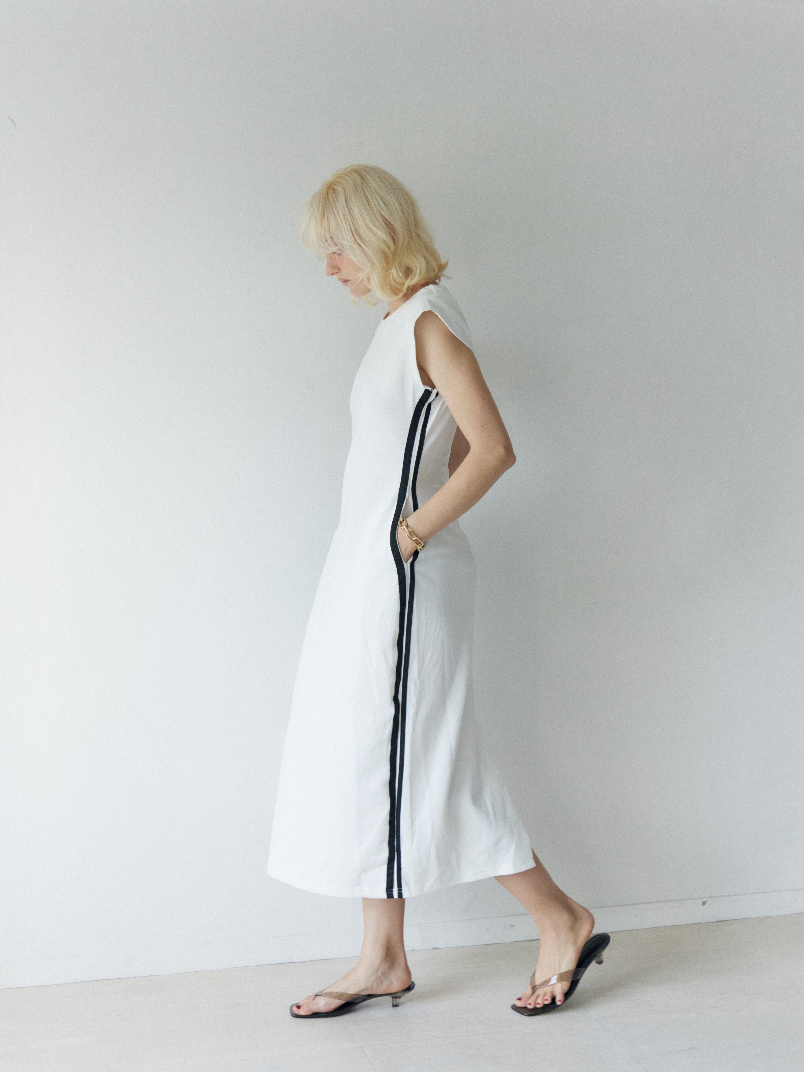 Side Line Dress Set-up