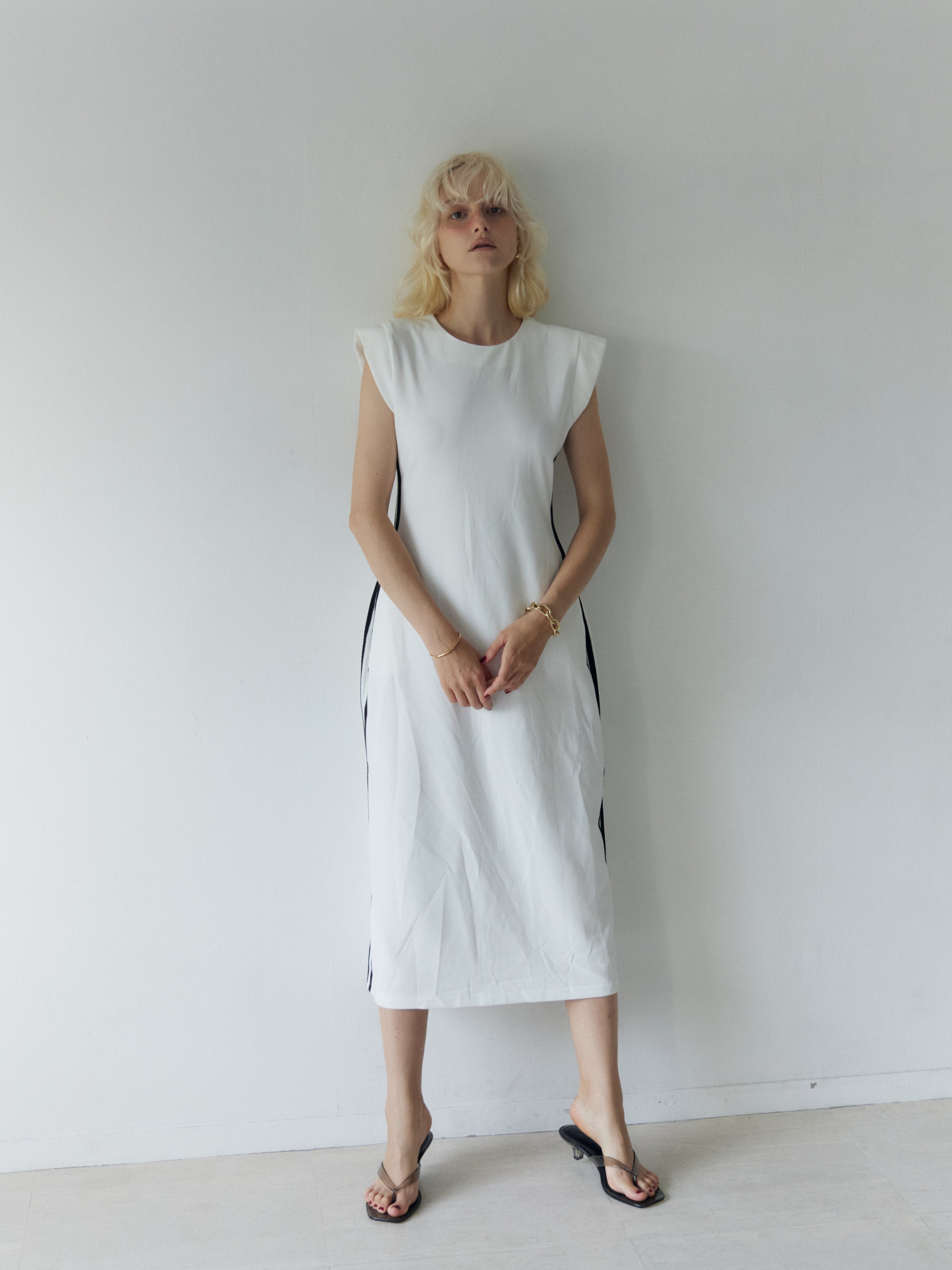 Side Line Dress Set-up