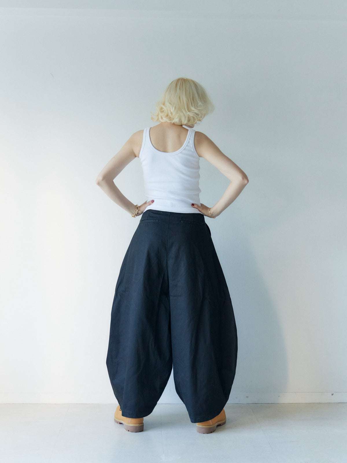 Volume Curve Twill Pants