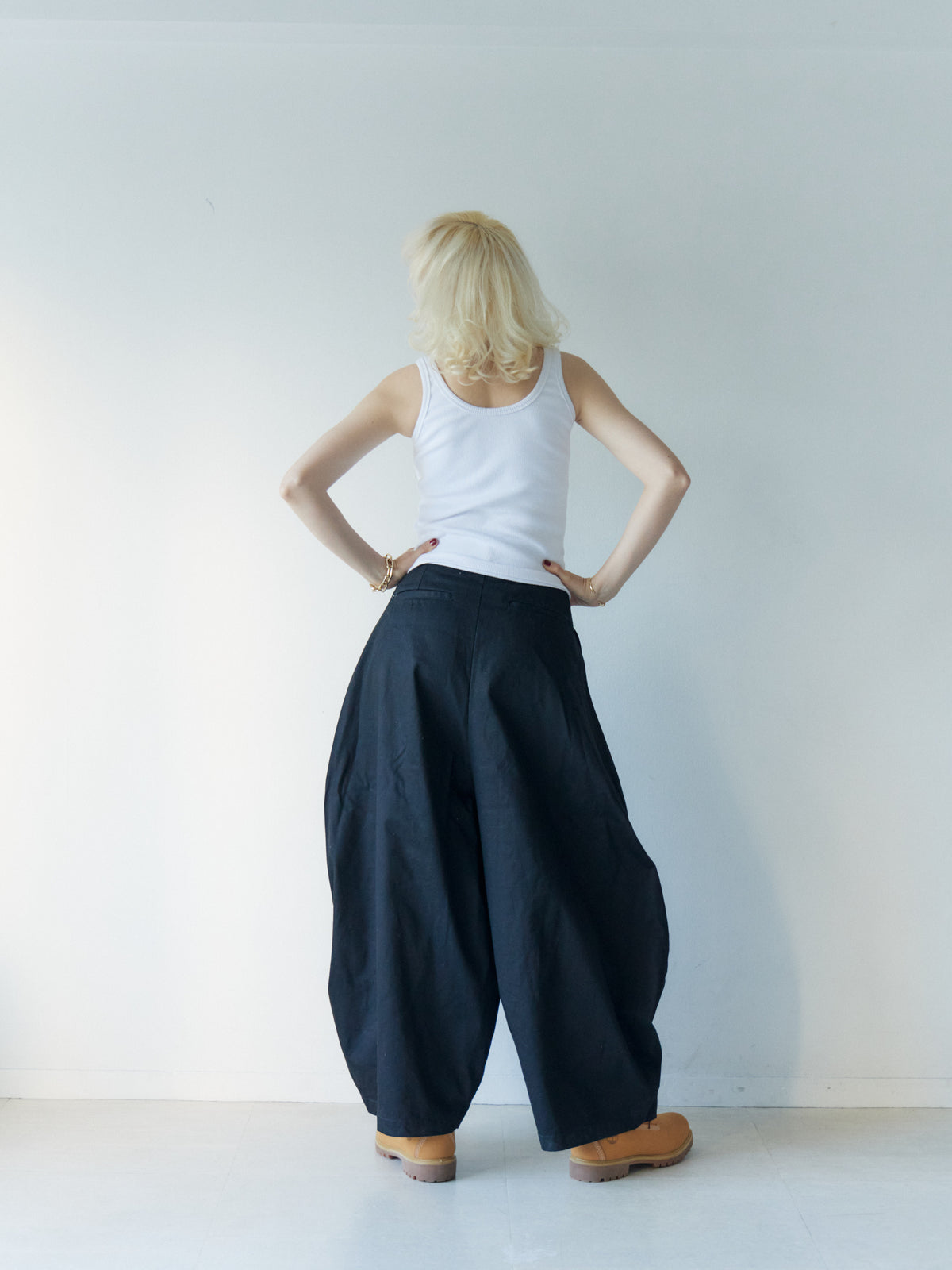 Volume Curve Twill Pants