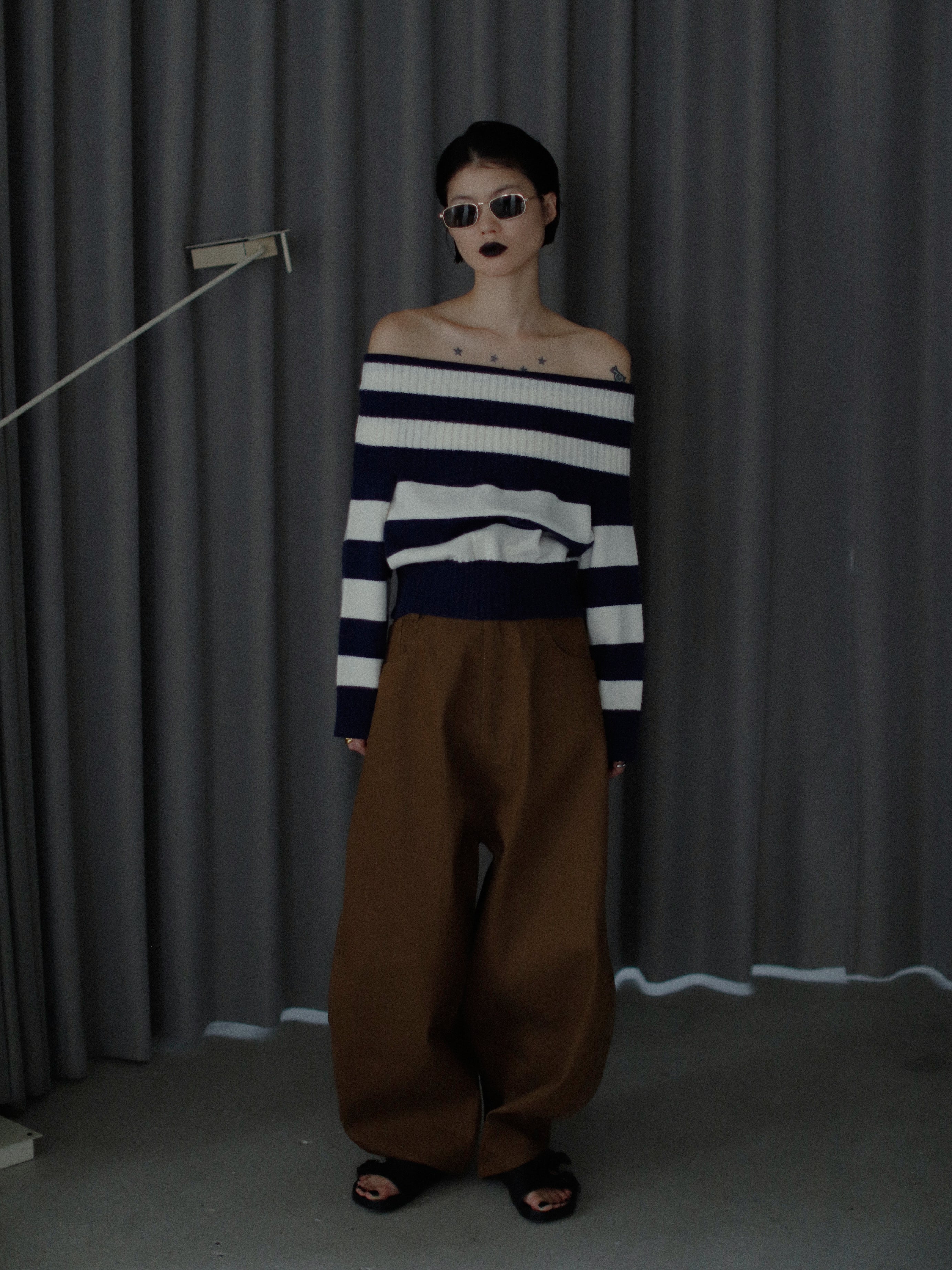 Border Off-shoulder Knit Tops
