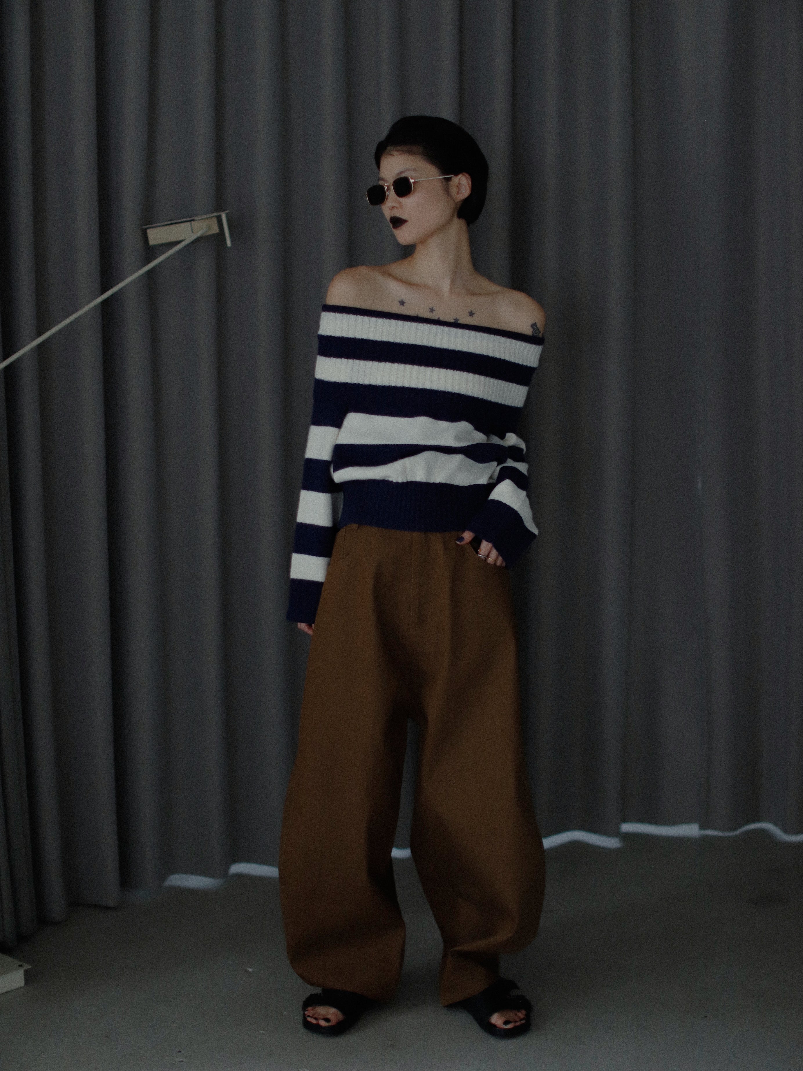 Border Off-shoulder Knit Tops