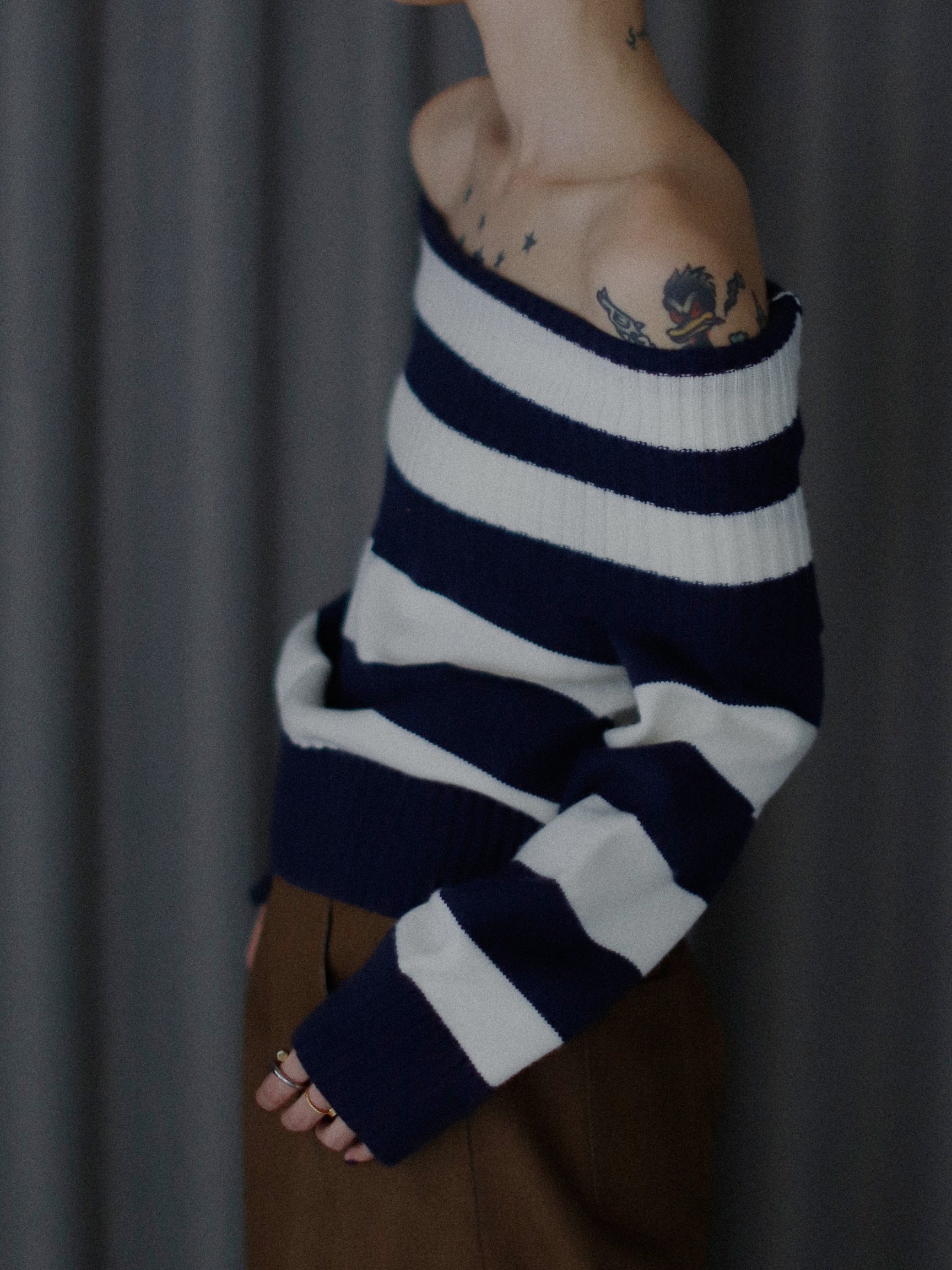 Border Off-shoulder Knit Tops