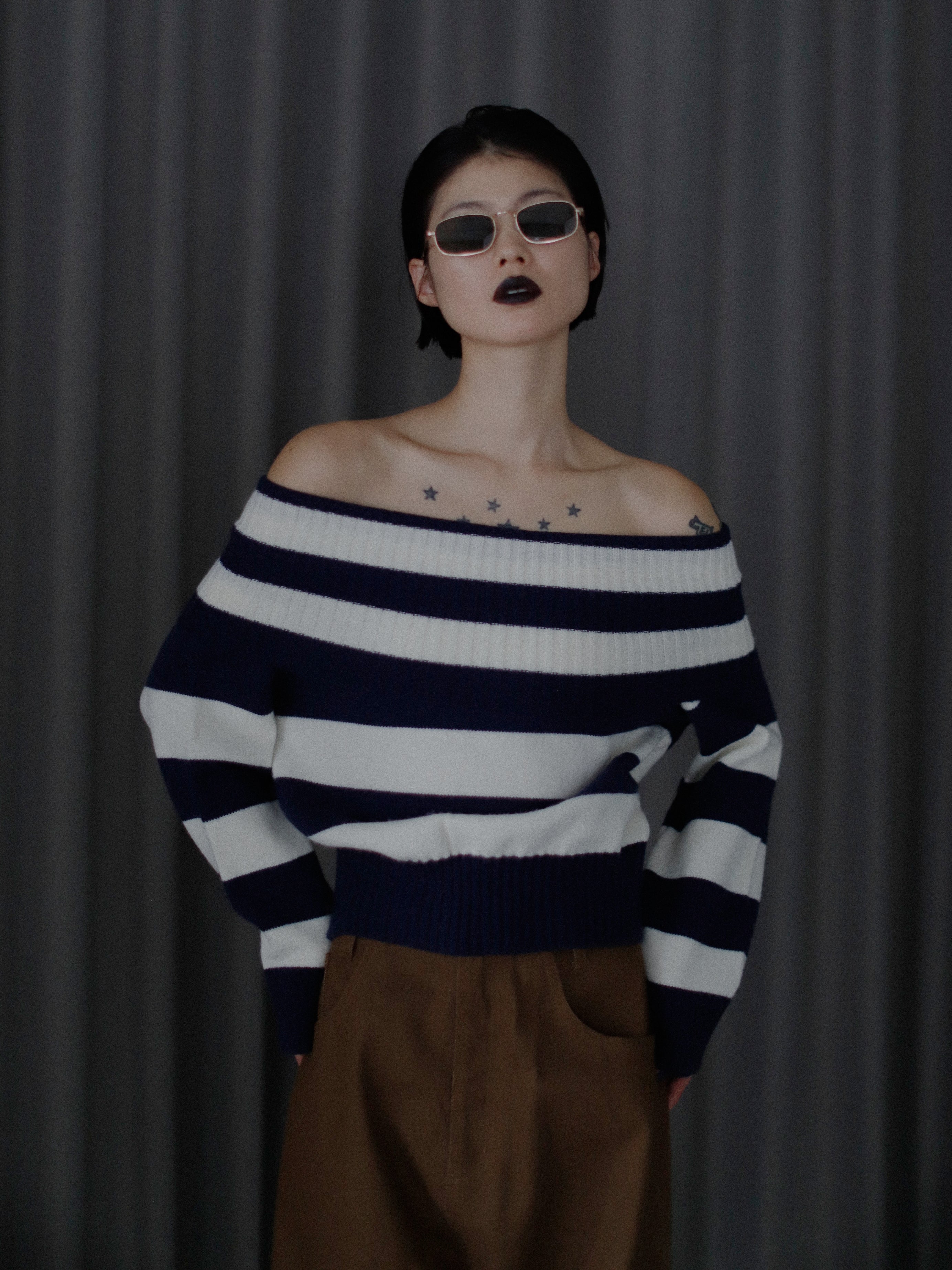 Border Off-shoulder Knit Tops