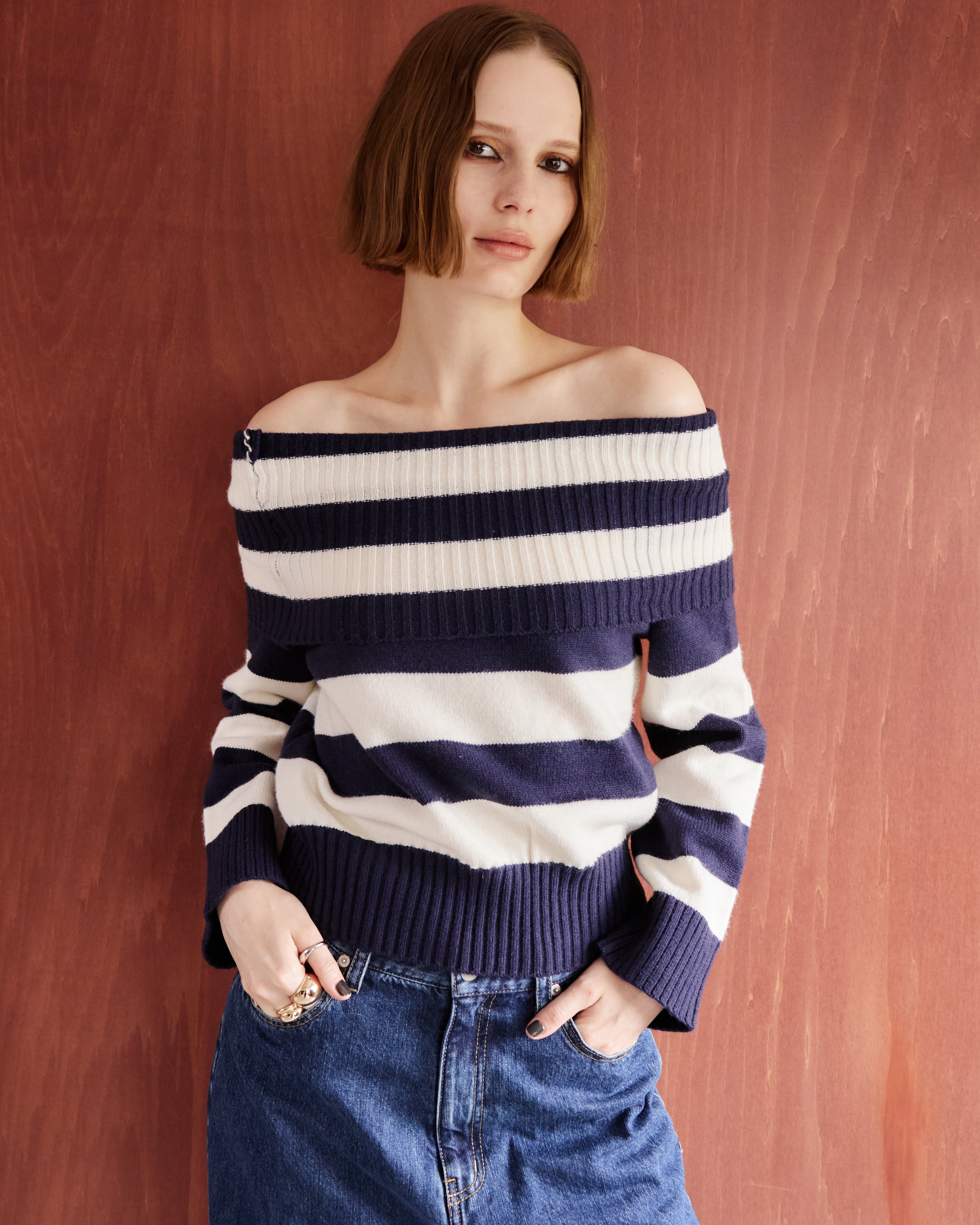 Border Off-shoulder Knit Tops