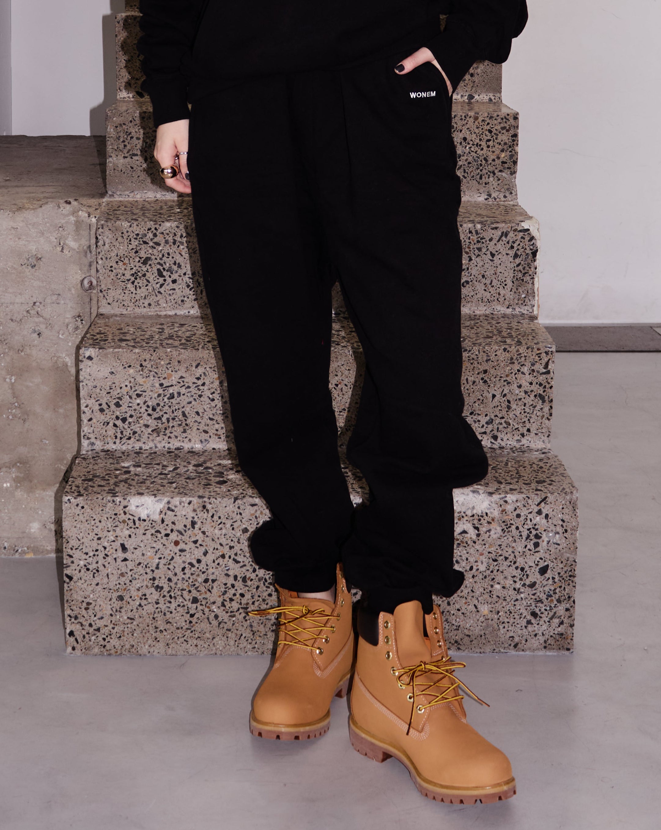 Essential Logo Sweat pants